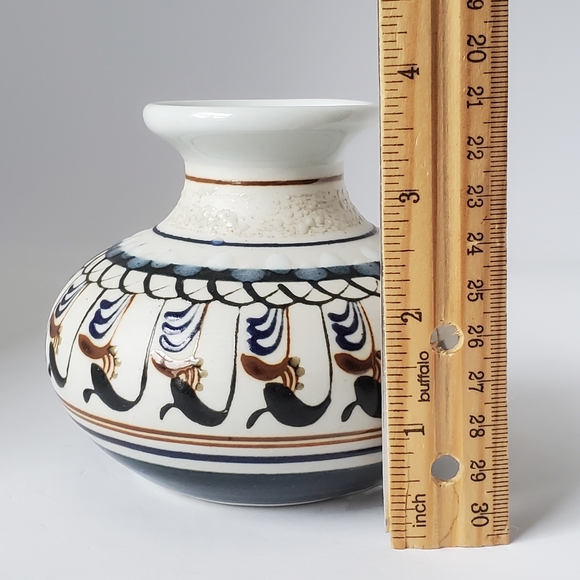 Unsigned Ceramic Vase Handpainted and Very Nice! - Picture 6 of 7